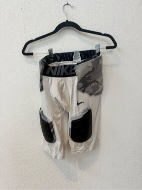 Nike Pro Hyperstrong adult 5 pad integrated football girdle